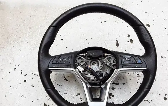 Nissan Leaf II (ZE1) Steering wheel 7Y27U M20669