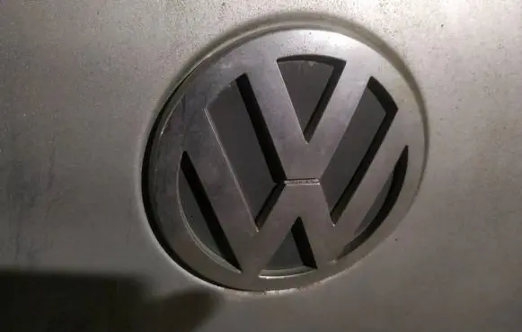 Manufacturer badge logo/emblem
