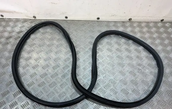 Mitsubishi Outlander IV Rubber seal rear door 