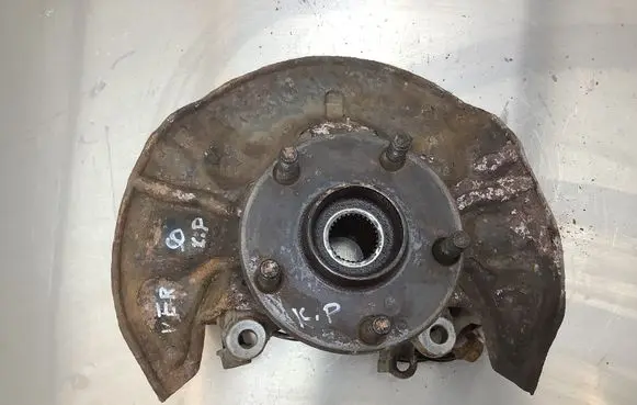 Toyota Corolla Verso AR10 Front wheel hub 