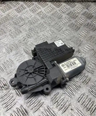 Skoda Roomster (5J) Front door window regulator motor 6Y2959802 402039F SK258D2DLS