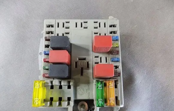 Fiat Doblo Relay mounting block 