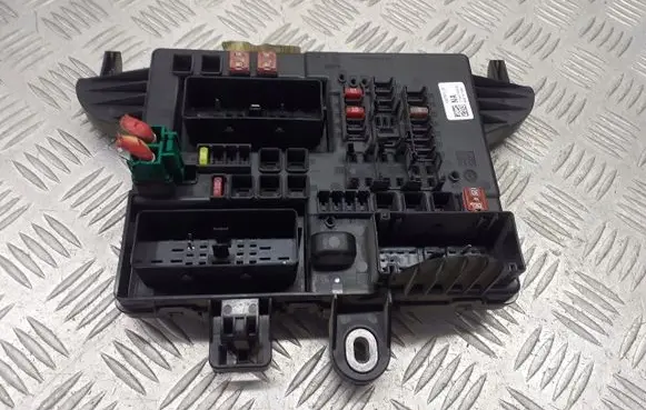 Opel Insignia A High voltage junction box 13277317