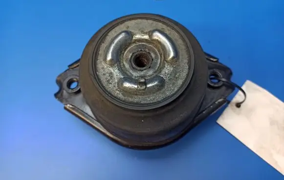 Mercedes-Benz ML W164 Engine mount bracket A2512403117
