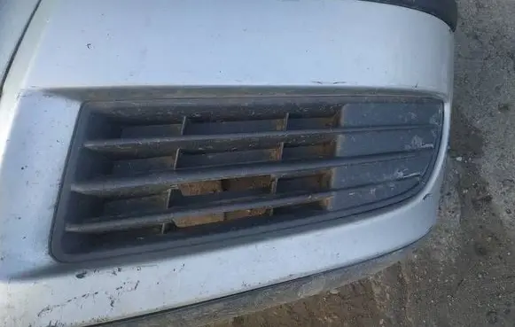 Volkswagen Polo IV 9N3 Front bumper lower grill