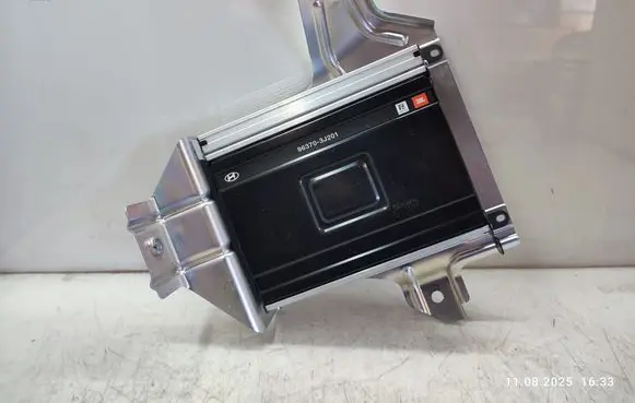Hyundai ix 55 Sound amplifier 963703J201
