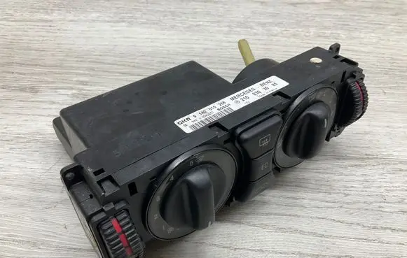 Mercedes-Benz C W202 Climate control unit 2108302085