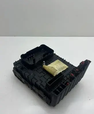 Volkswagen PASSAT B6 Fuse module 1K0937125A