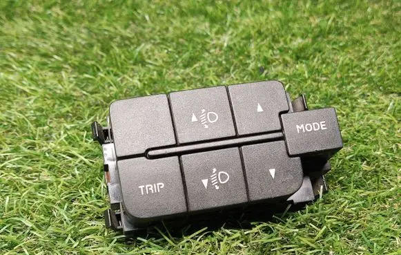 Iveco Daily 35 - 40.10 Headlight level height control switch 69500781