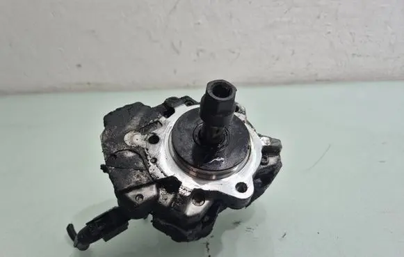 BMW 5 E60 E61 Fuel injection high pressure pump 7788678 0445010073