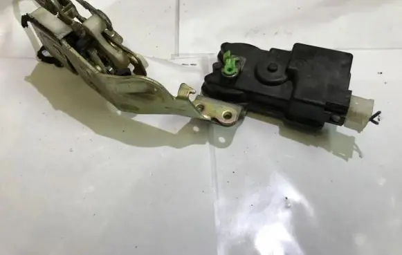 Mitsubishi Lancer Front door lock