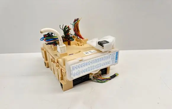 Toyota Auris E180 Fuse box set 63586756 6358-6756 5SA319G1X