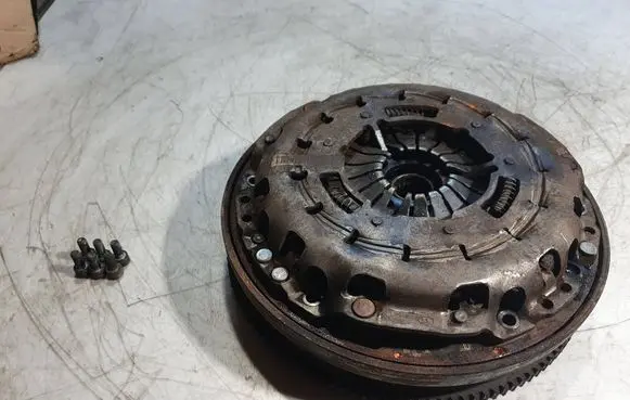 BMW 3 E90 E91 Clutch set kit 757747901 7567830 7567831
