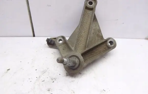 Renault Scenic I Gearbox mounting bracket 8200043084