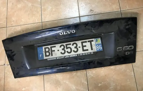 Volvo S60 Trunk door license plate light bar 