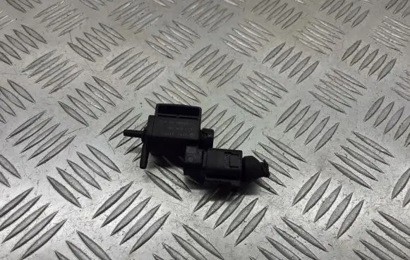 Volkswagen PASSAT B5.5 Valve vacuum 037906283C