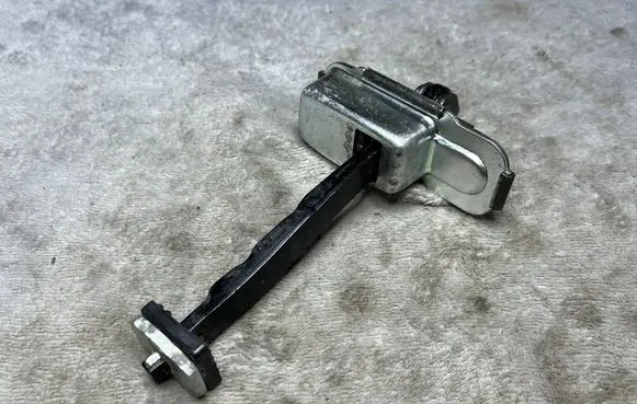 KIA Carens III Rear glass lock/latch X183 79390A4000