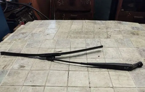 Volkswagen Fox Windshield/front glass wiper blade 5Z0955409A