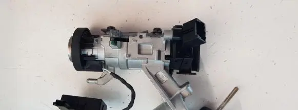 Opel Astra J Ignition lock 20912838 13500157
