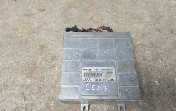 Audi A4 S4 B5 8D Engine control unit/module 8D0907557C