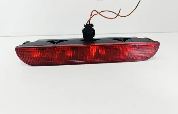 Third/center stoplight