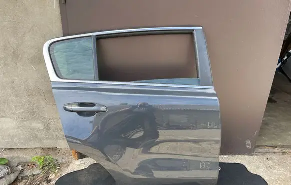 KIA Sportage Rear door
