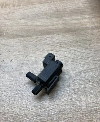 Volvo V70 Vacuum valve 30611668 72224010