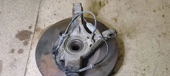Citroen C4 I Picasso Front wheel hub