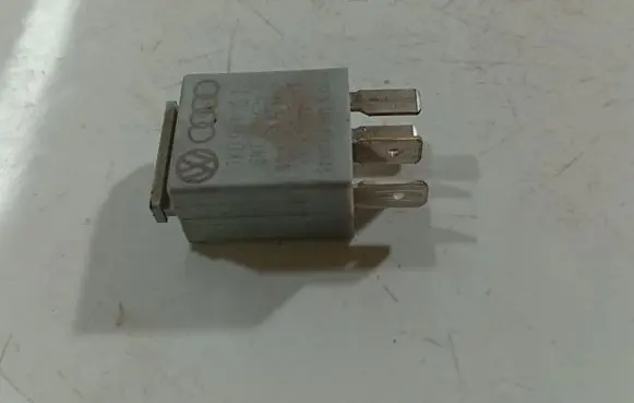 Volkswagen PASSAT B6 Other relay 1K0951253