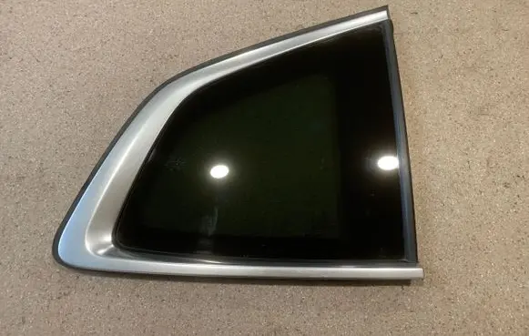 Rear vent window glass
