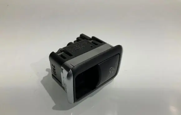 Tailgate opening switch