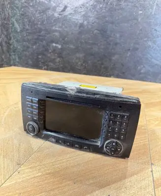 Mercedes-Benz R W251 Radio/CD/DVD/GPS head unit A2518202679 61025613 A2038270062