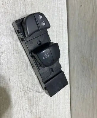 Nissan Micra K14 Electric window control switch 173165n