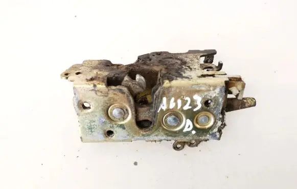 Volkswagen II LT Front door lock 9017200235