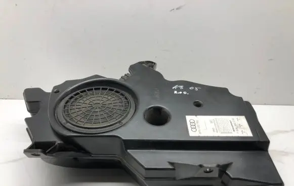 Audi A3 S3 8P Subwoofer speaker 8P3035382