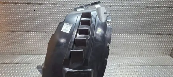 Front wheel arch liner splash guards