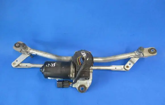 Front wiper linkage and motor