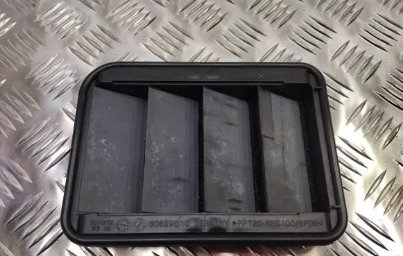 Quarter panel pressure vent