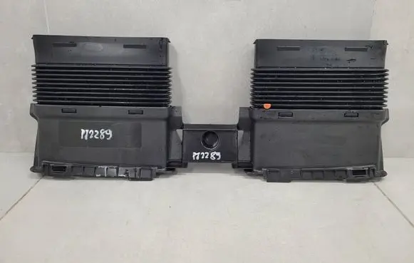 Audi Q7 4M Air intake duct part 4M0129510D