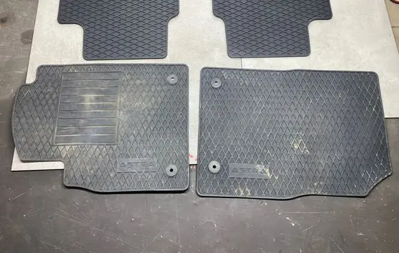 Opel Astra J Car floor mat set 13287679