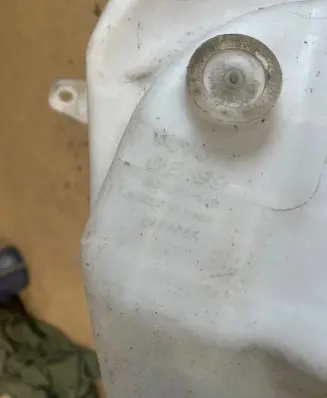 Toyota Prius (XW20) Windshield washer fluid reservoir/tank 060851145