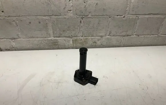 BMW 5 F10 F11 Oil level sensor 7607910 1809180700