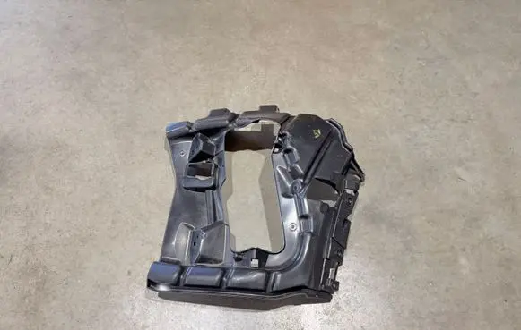 Front bumper mounting bracket