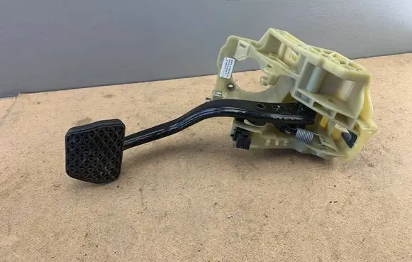 BMW 5 E60 E61 Brake pedal 6769221 35006769221 35006759947