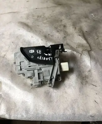 Audi Q3 8U Front door lock 8j1837016a