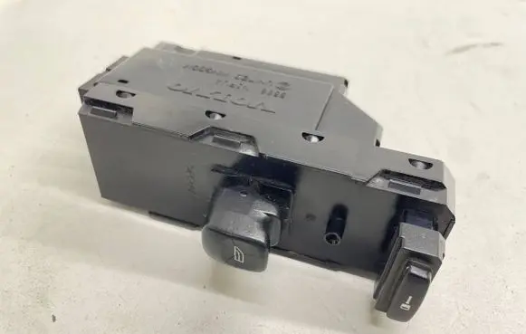 Volvo V70 Electric window control switch 30746075
