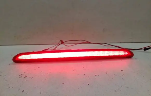 Third/center stoplight