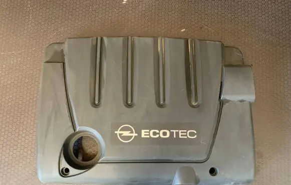 Opel Zafira B Engine cover (trim) 315829598