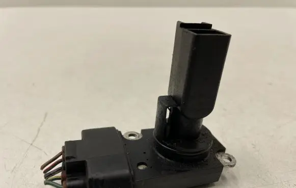 Toyota Avensis T250 Mass air flow meter 2220427010 AFH70M2B