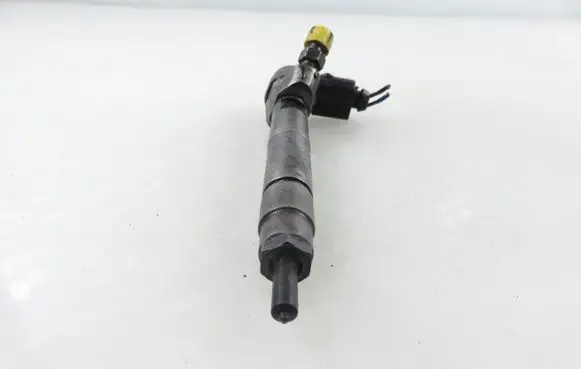 Mercedes-Benz Vito Viano W638 Fuel injector 613070187 0445110035